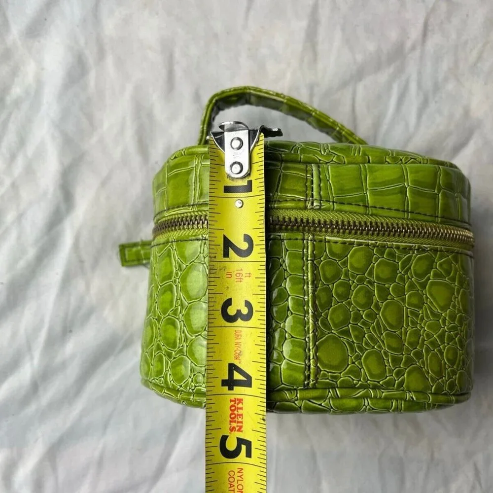 Bath & Body Works zippered closure